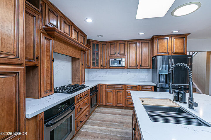 Property Photo: 4604 Laurelwood Drive CA 93455
