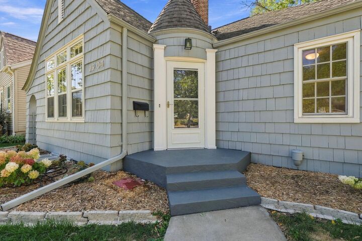 Property Photo:  2904 Alabama Avenue S  MN 55416 
