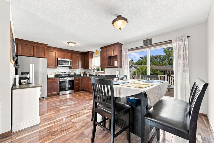 Property Photo:  2201 Kessler Lane  MN 55318 