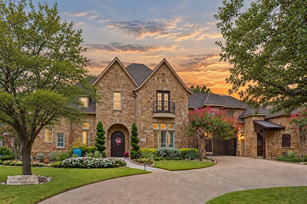 Property Photo:  2613 Round Table Boulevard  TX 75056 