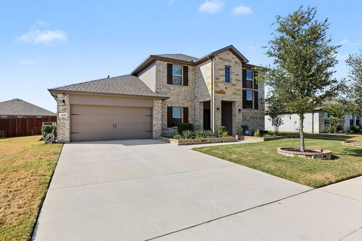 Property Photo: 1221 Boulder Drive TX 75104
