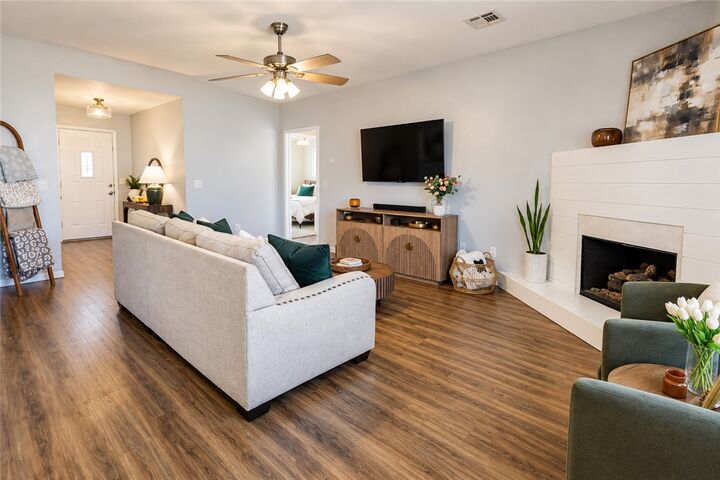 Property Photo:  1090 Sunflower Street  AR 72719 
