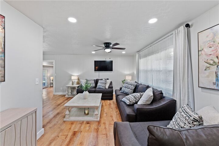 Property Photo:  1813 S J Street  AR 72756 