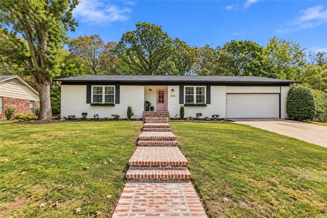 Property Photo: 2722 N Stagecoach Drive AR 72703