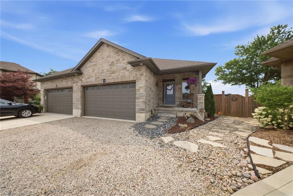 Property Photo:  14 Ridgewood Court  ON N4T 0E5 