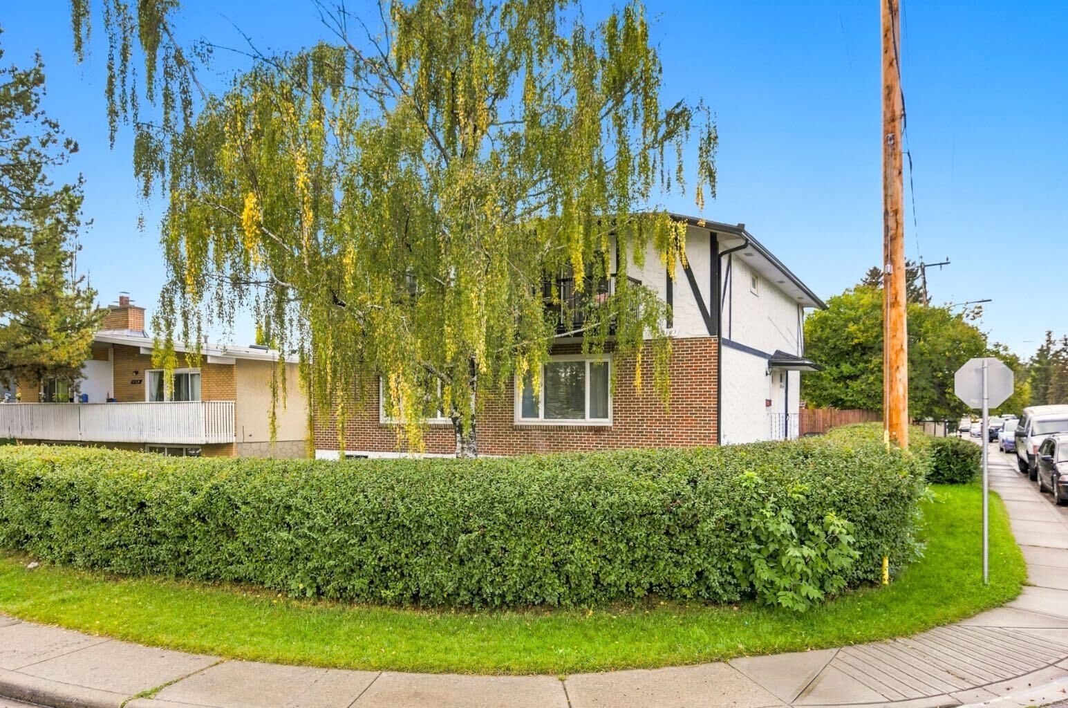 Property Photo:  3101 41 Street SW  AB T3E 3K9 