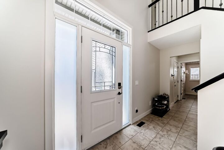 Property Photo:  612 Montgomery Close SE  AB T1V 0B7 