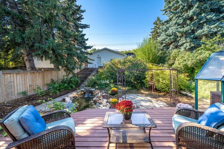 Property Photo:  1323 University Drive NW  AB T2N 3Y8 