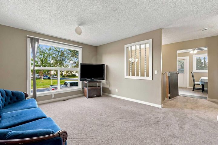 Property Photo:  64 Castlebrook Rise NE  AB T3J 1R5 