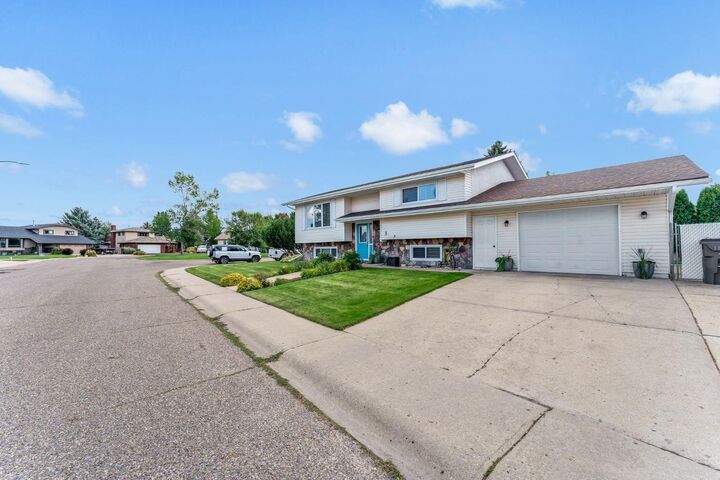 Property Photo: 3 Ross Heights Place SE AB T1B 2E5