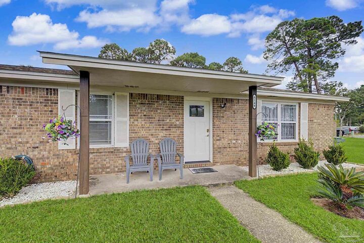 Property Photo: 8144 El Dorado Dr FL 32526