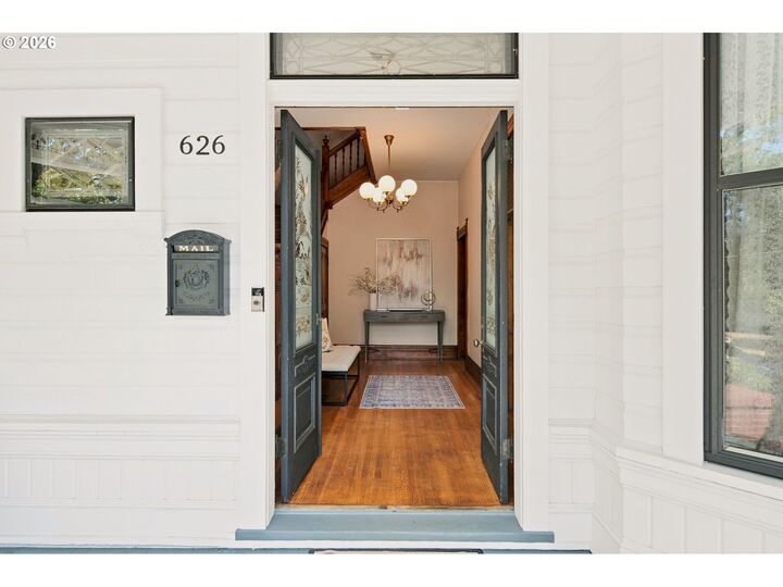 Property Photo:  626 SE 16th Ave  OR 97214 