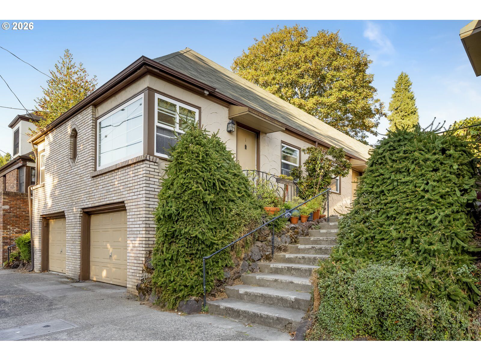 Property Photo:  130 SE 31st Ave 8  OR 97214 