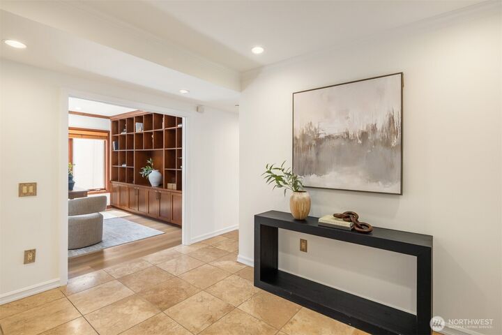 Property Photo: 4817 Lake Washington Boulevard NE 6 WA 98033