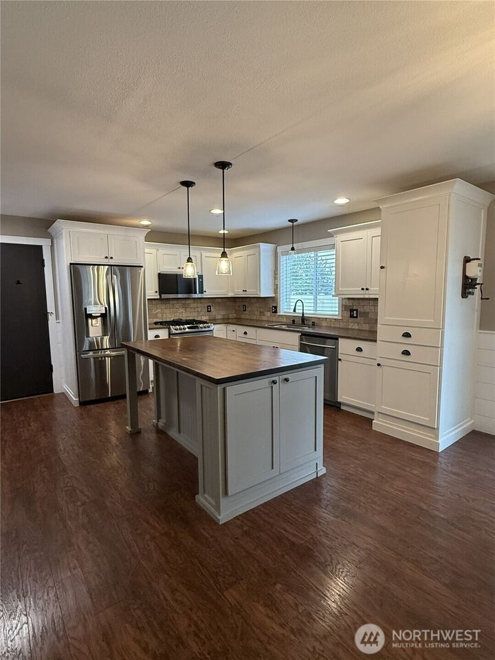 Property Photo: 1115 Ash Street WA 98264
