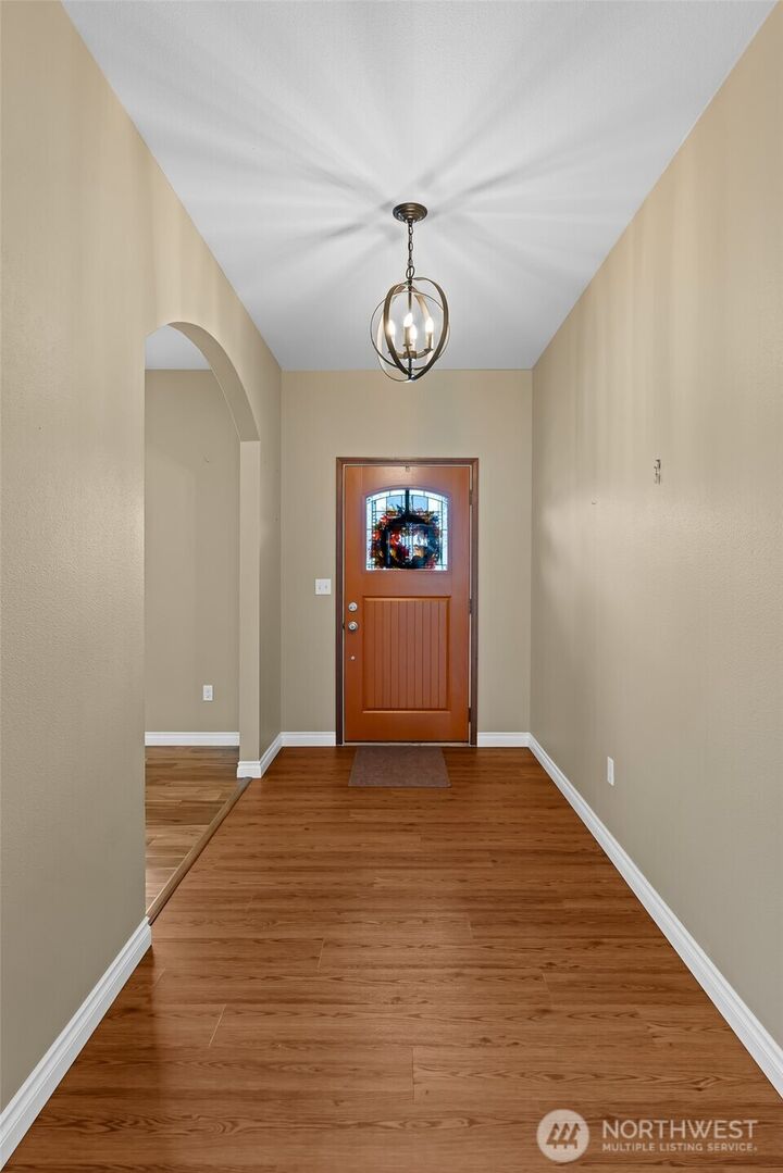 Property Photo: 709 S Cypress Court WA 98926