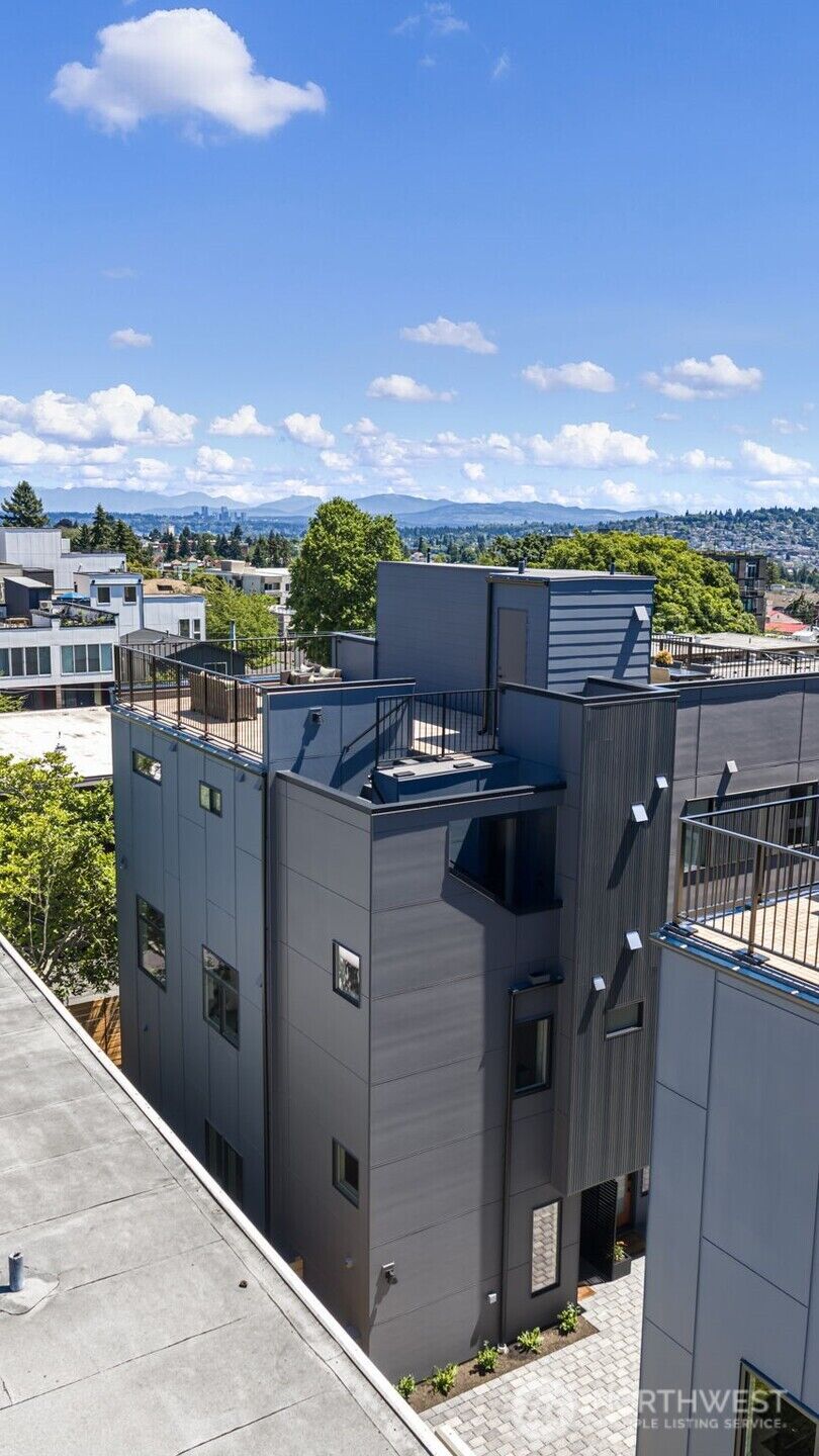 Property Photo: 4430 Dayton Avenue N WA 98103