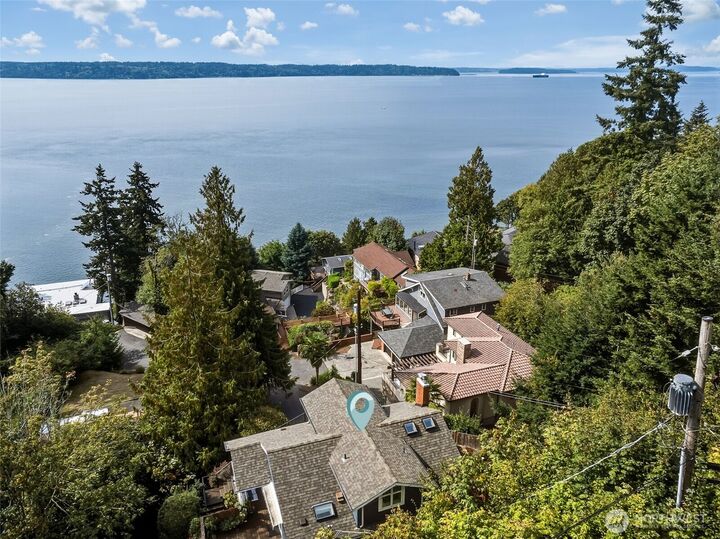 Property Photo: 2704 SW 152nd Place WA 98166