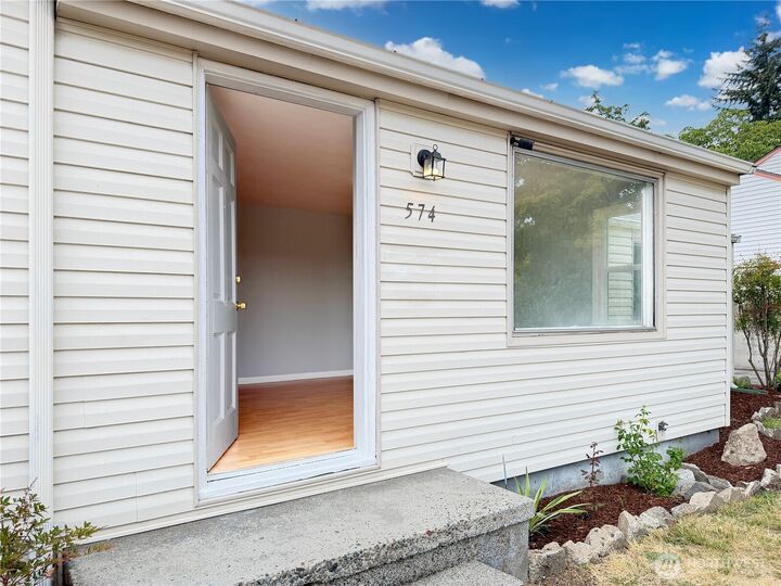 Property Photo:  574  Bronson Way NE  WA 98056 