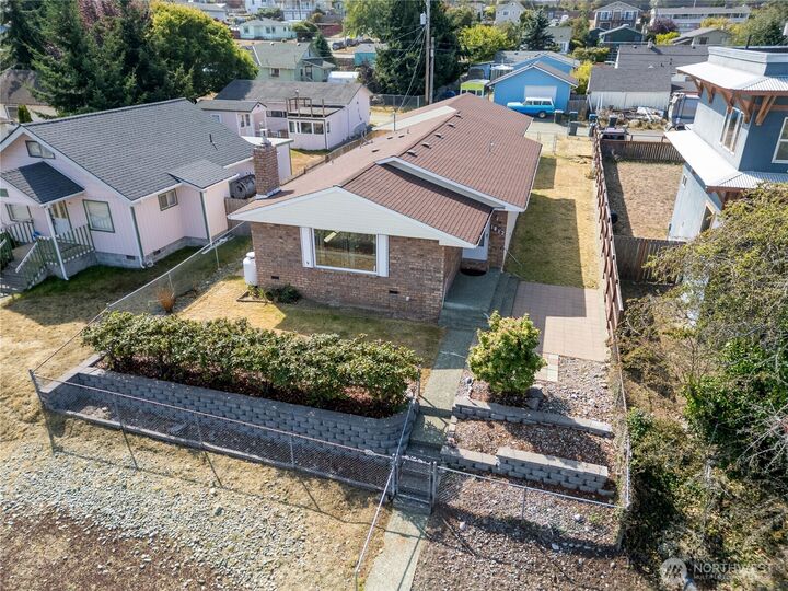 Property Photo: 1812 W 5th St WA 98363