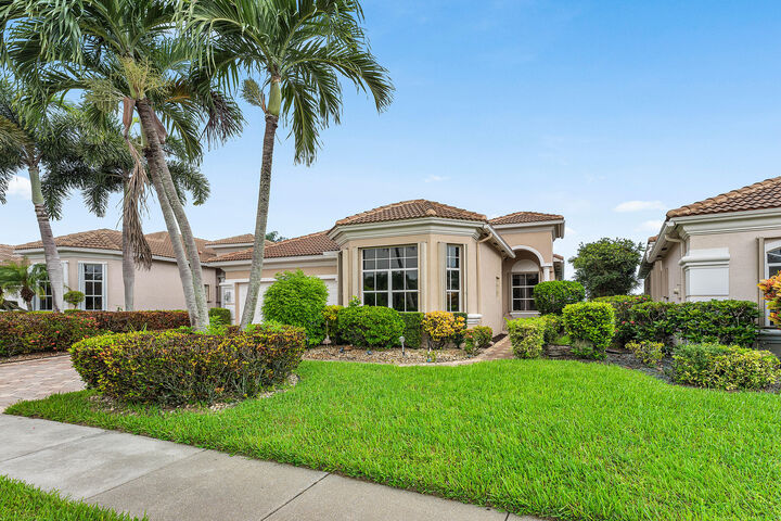 Property Photo: 6947 Fairway Lakes Drive FL 33472