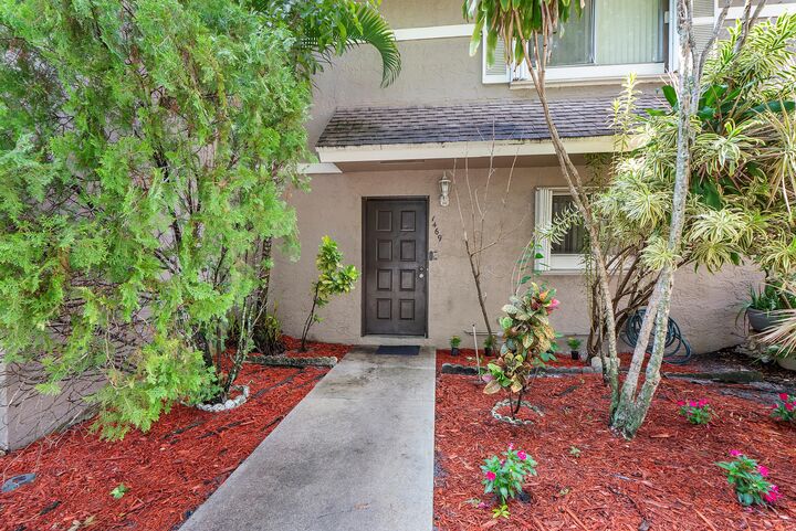 Property Photo: 1469 Sussex Drive FL 33068