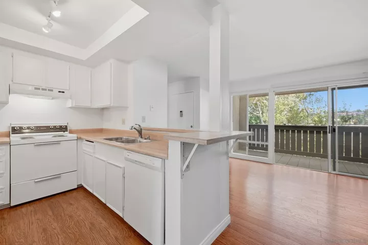 Property Photo:  155 W Glaucus C  CA 92024 