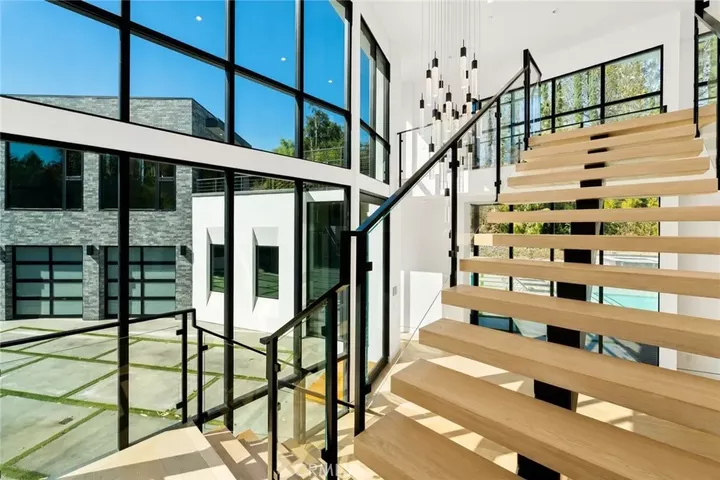 Property Photo:  4653 Vanalden Avenue  CA 91356 