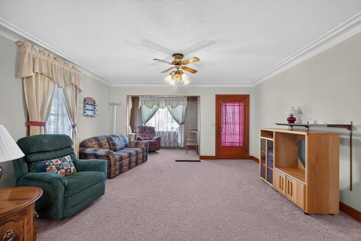Property Photo:  102 E 1st Ave  WA 99159 