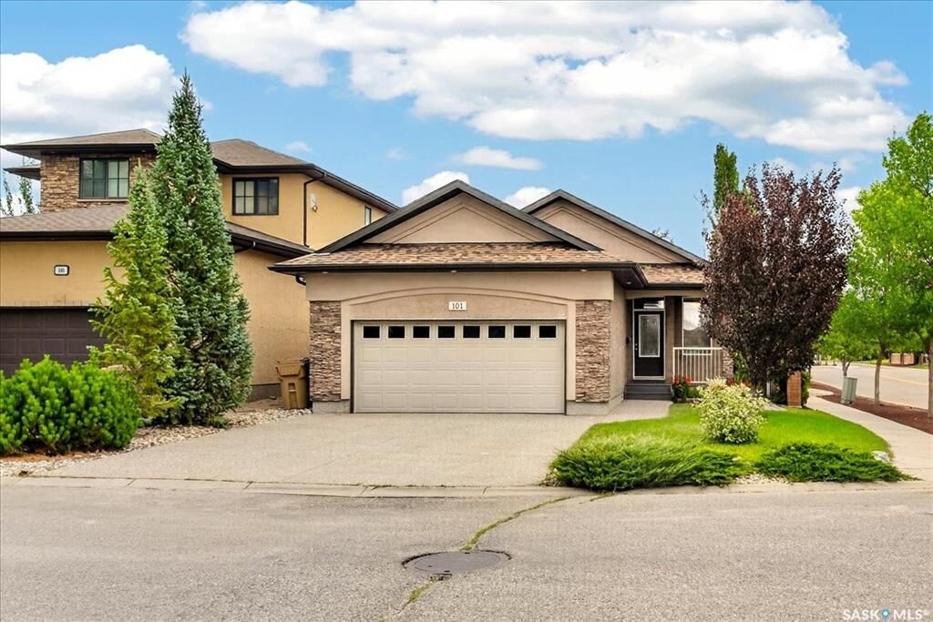 Property Photo:  101 Oxbow Crescent  SK S4Y 0A7 