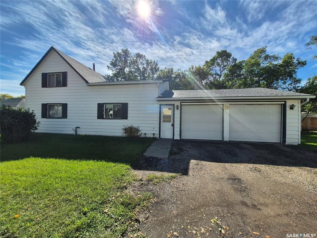 Property Photo:  239 9th Street  SK S4H 1E9 