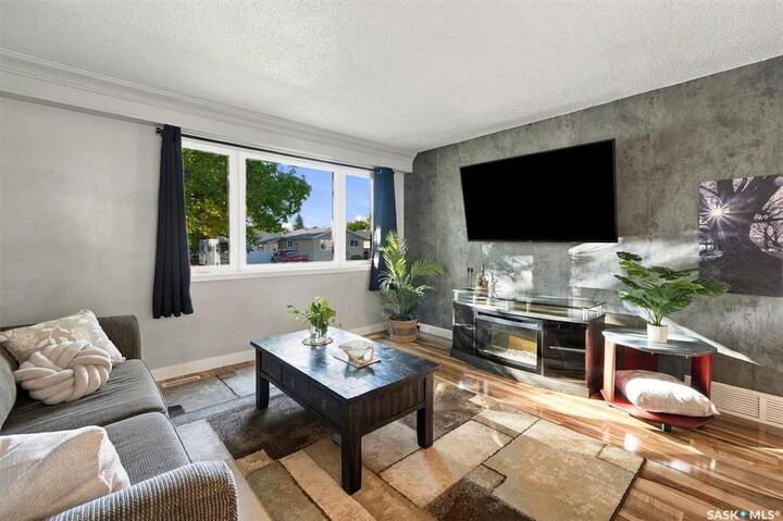 Property Photo:  134 Ross Crescent  SK S7L 4B3 