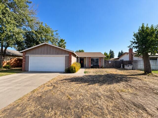 Property Photo:  4625 W Paradise Avenue  CA 93277 
