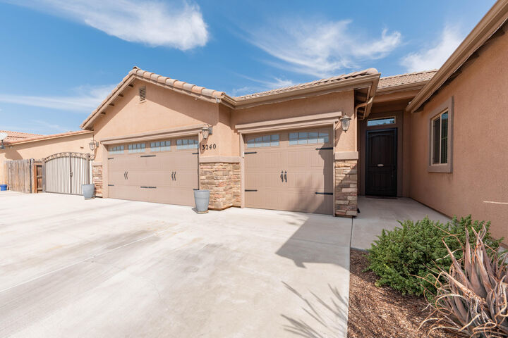 Property Photo:  3240 W Lark Avenue  CA 93291 