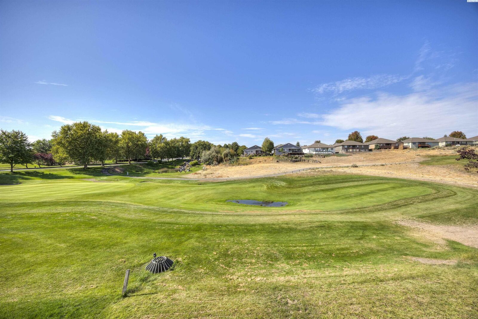 Property Photo: 2657 Dornoch Place WA 99354