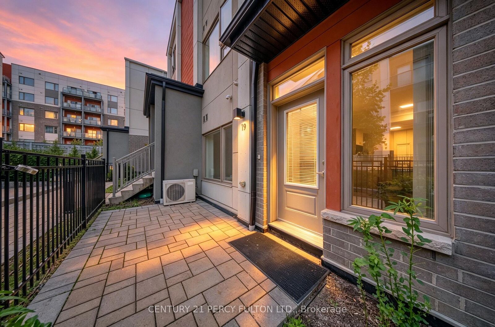Property Photo:  70 Orchid Place Drive Th 19  ON M1B 0C4 