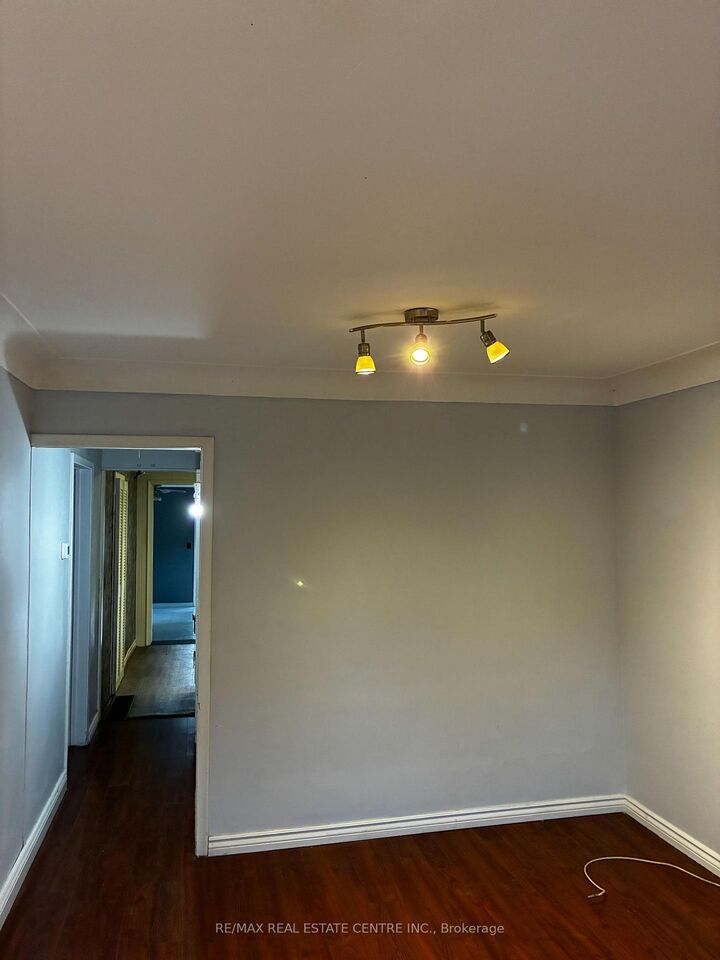 Property Photo:  295 Strathearn Avenue  ON L8H 5K8 