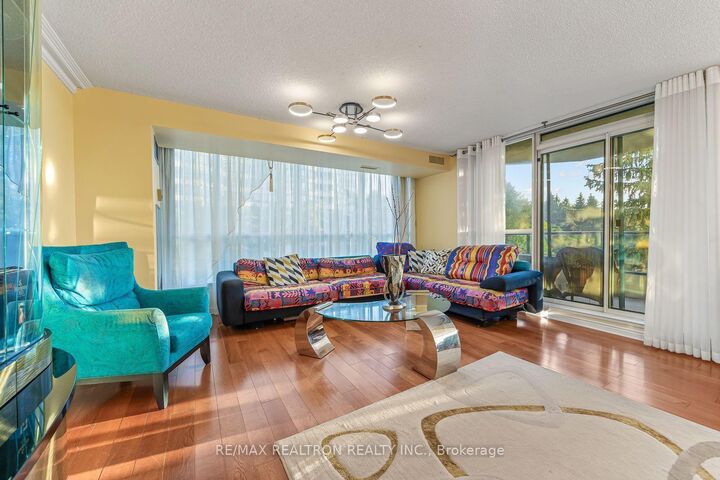 Property Photo:  7300 Yonge Street 510  ON L4J 7Y5 