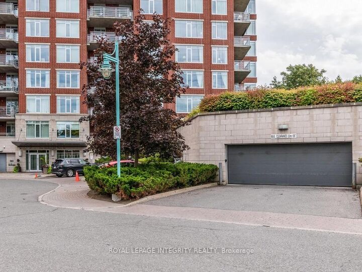 Property Photo:  136 Darlington Private  ON K1V 0X6 