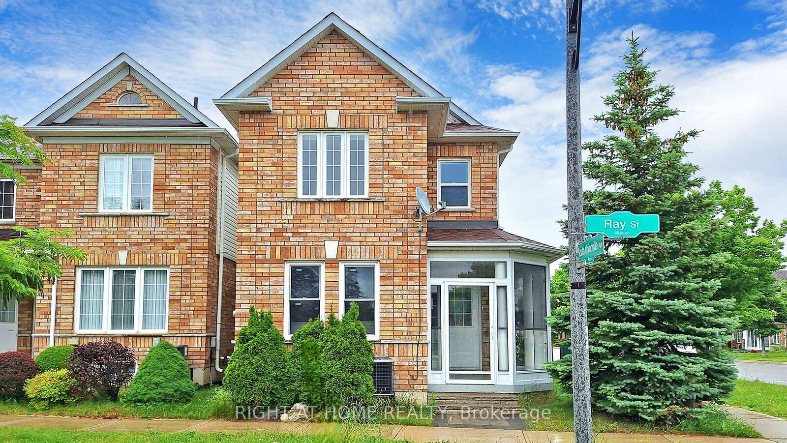 Property Photo: 1 Ray Street ON L3R 5X6