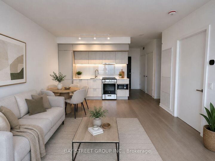 Property Photo:  448 Burnhamthorpe Road W 3204  ON L5B 4M6 