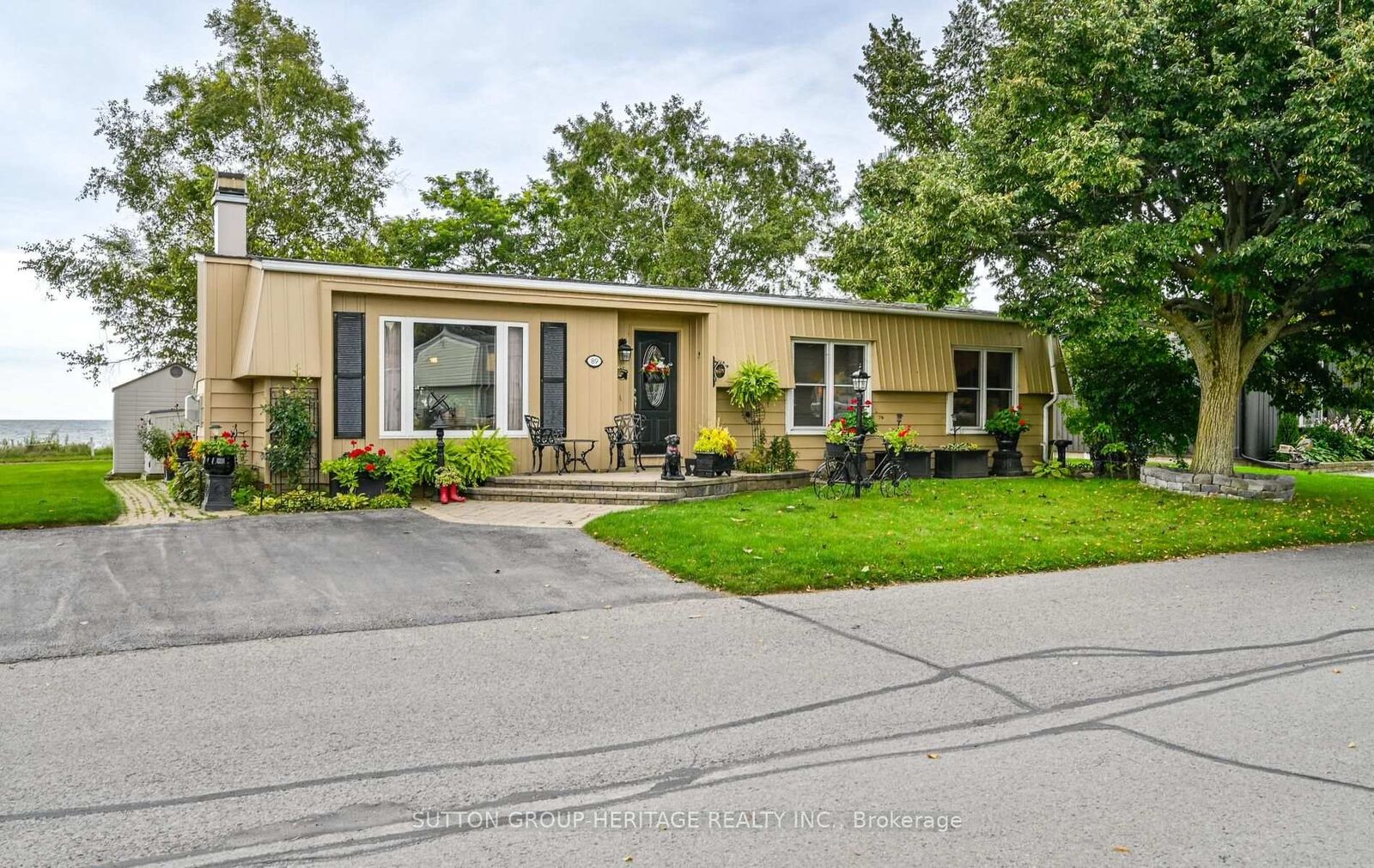Property Photo:  89 Bluffs Road  ON L1B 1B9 