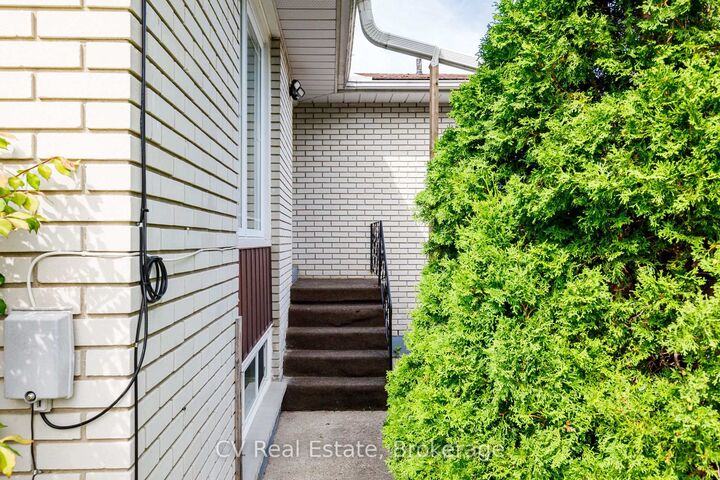 Property Photo:  7 Willow Street  ON L9Y 2H9 