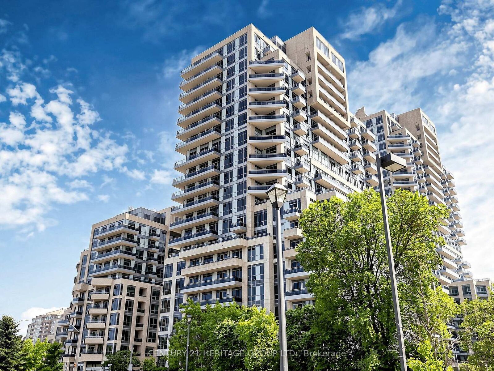 Property Photo:  9205 Yonge Street 815  ON L4C 1V5 