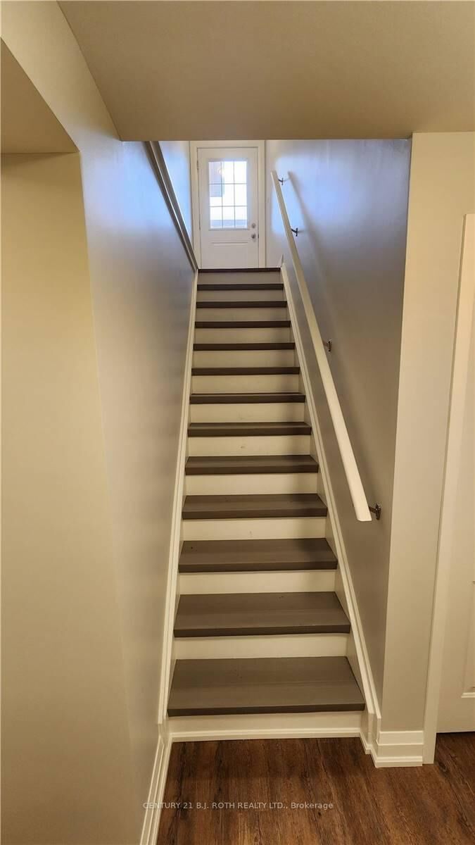 Property Photo:  300 Cundles Road W Lower  ON L4N 7C9 