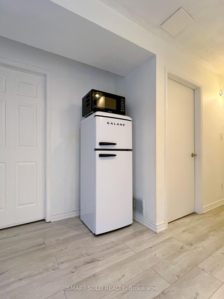 Property Photo: 171 Angus Drive Main ON M2J 2W9