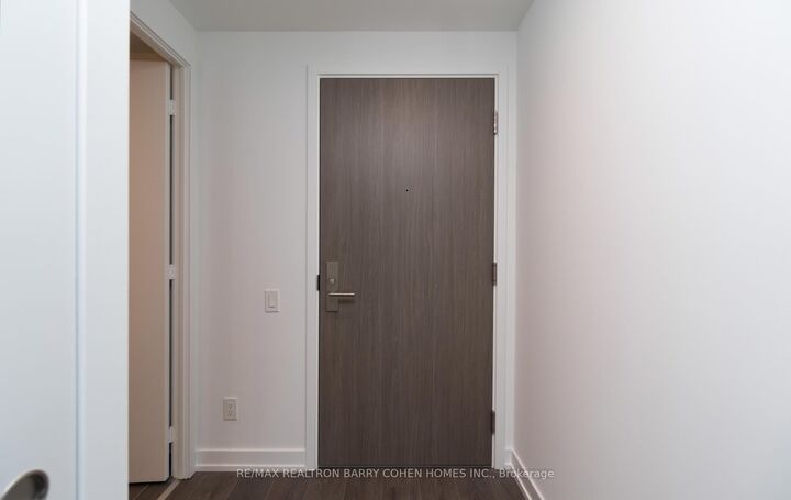 Property Photo:  161 Roehampton Avenue 1807  ON M4P 1P9 
