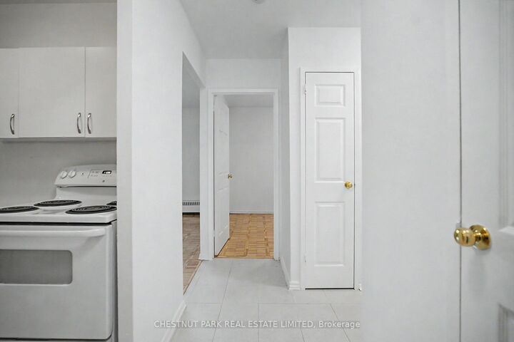 Property Photo:  888 Glen Street 425  ON L1J 5Z4 