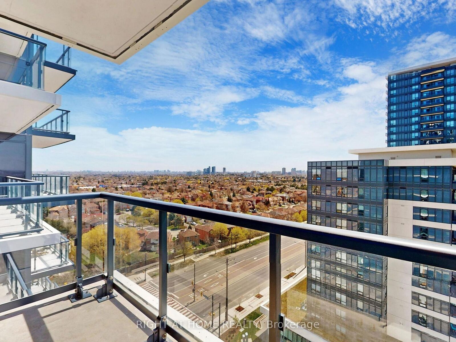 Property Photo:  7950 Bathurst Street 1319  ON L4J 0L4 