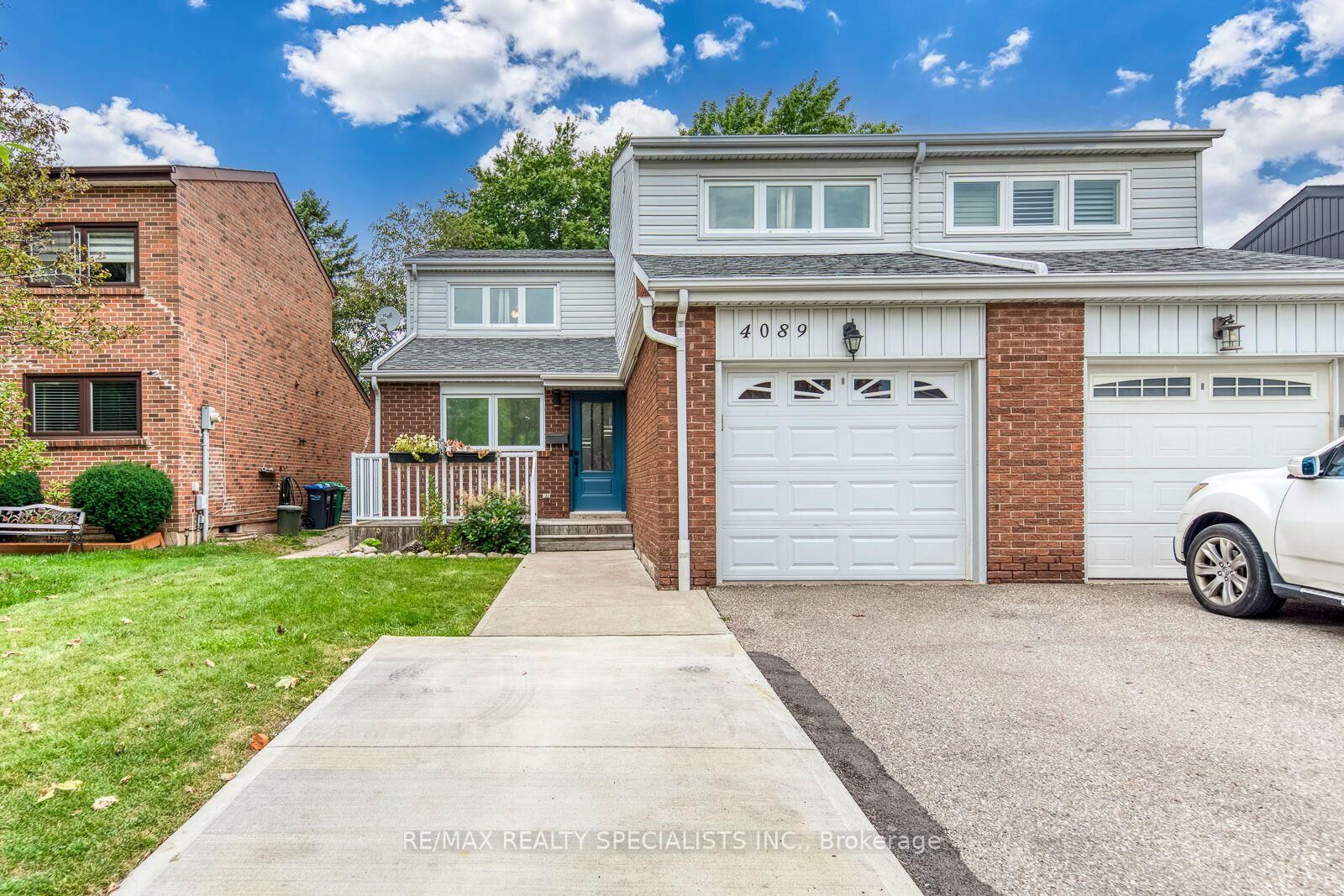 Property Photo:  4089 Barbican Drive  ON L5L 2C4 